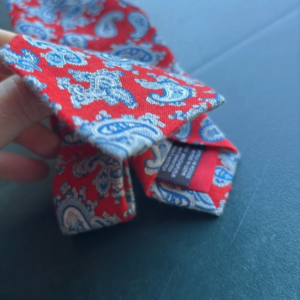 Ligatta Red and Blue Paisley Print Linen Tie